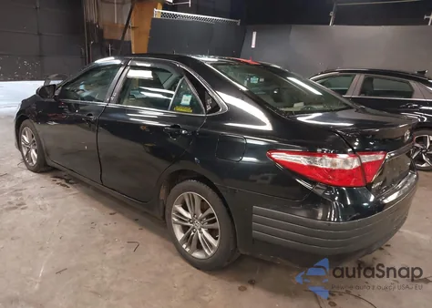 2015 Toyota Camry Le/Xle/Se/Xse z USA, uszkodzony, nr VIN 4T1BF1FK3FU029348